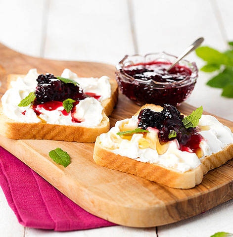 Bruschetta de frutos silvestres