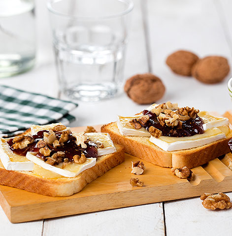 Panrico Com Côdea com Queijo Brie, compota de figo e nozes picadas