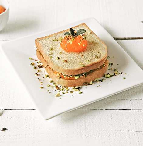 Sanduíche de doce de abóbora e pistácios tostados